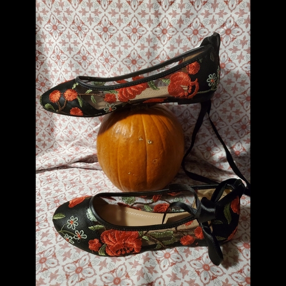 NWT Floral Ballet Flat - Picture 2 of 5